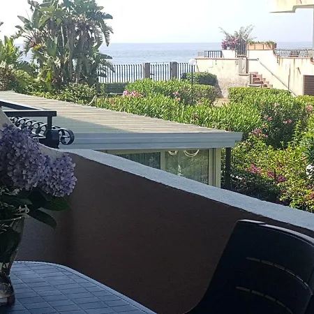 Appartamento I Puritani On The Beach Giardini Naxos Exterior photo