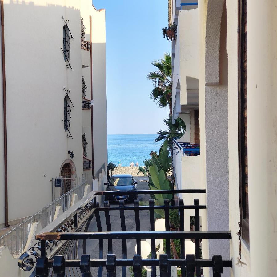 I Puritani On The Giardini Naxos